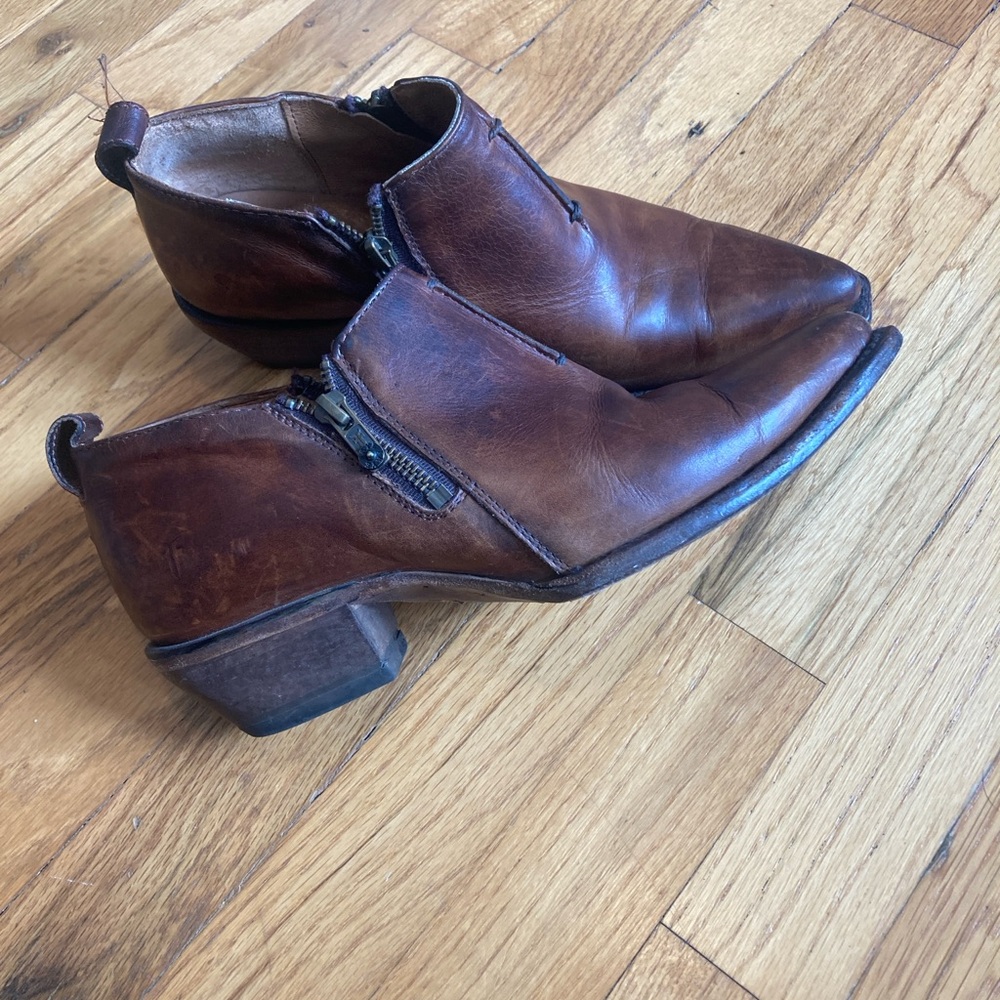 Frye Sacha Moto Zip Shootie